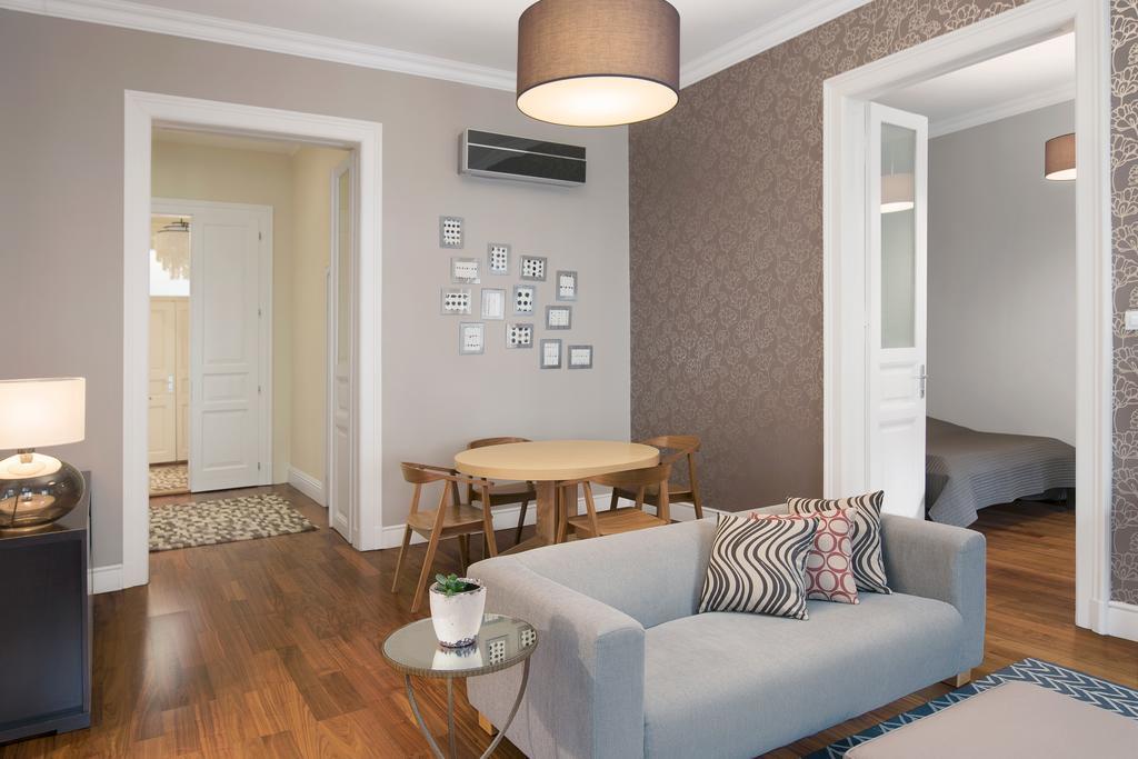 Kapital Inn Budapest Bagian luar foto